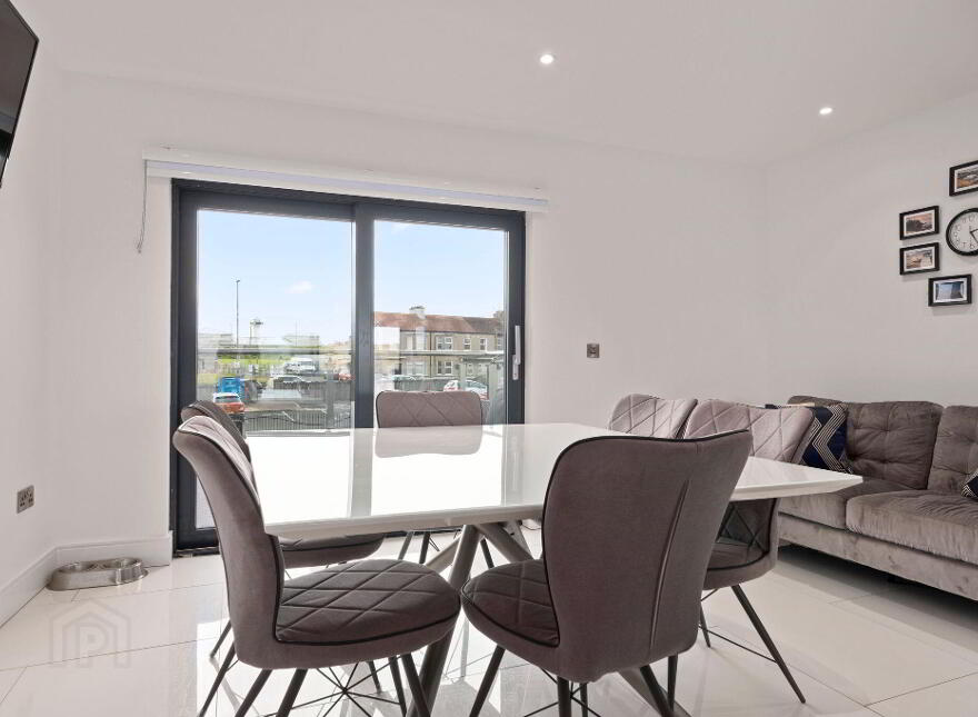 Apartment 4 Curran Gate 115 Causeway Street, Portrush, BT56 8RZ