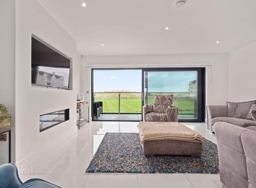 Apartment 4 Curran Gate 115 Causeway Street, Portrush, BT56 8RZ
