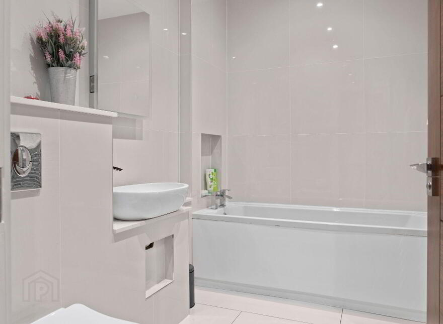 Apartment 4 Curran Gate 115 Causeway Street, Portrush, BT56 8RZ