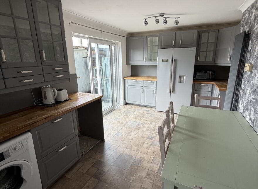 46 Fairway, Larne, BT40 2BG