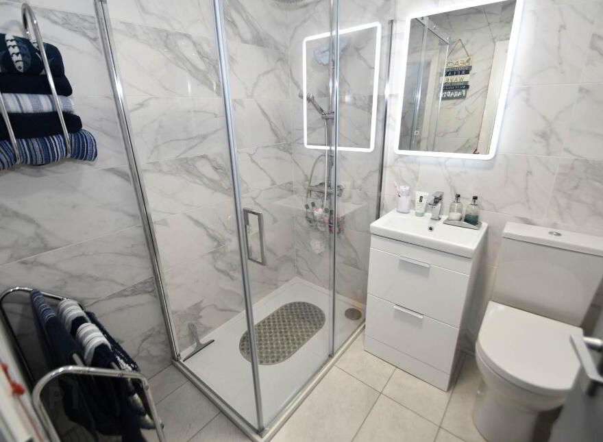 Apt 8, Castleton Court, Osborne Park, Lisburn Road, Belfast, BT9 6HA