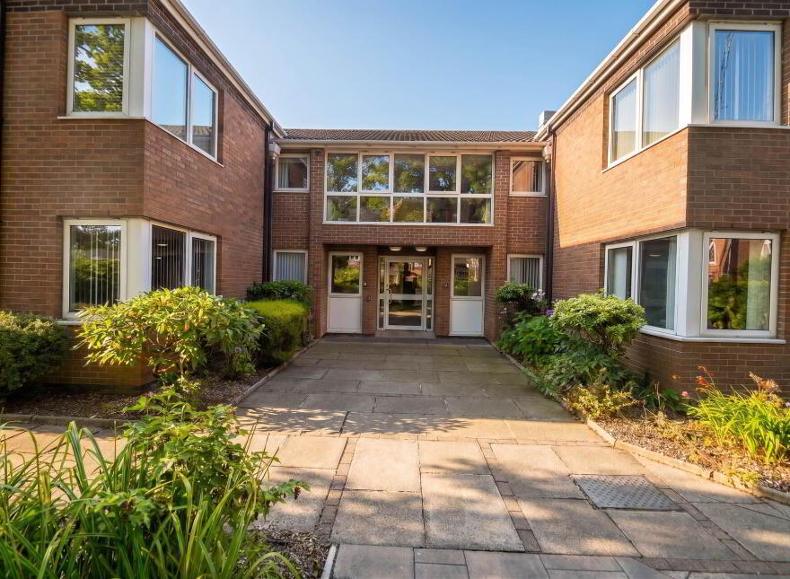 Apt 8, Castleton Court, Osborne Park, Lisburn Road, Belfast, BT9 6HA