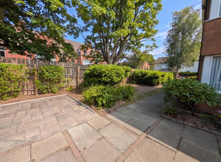 Apt 8, Castleton Court, Osborne Park, Lisburn Road, Belfast, BT9 6HA