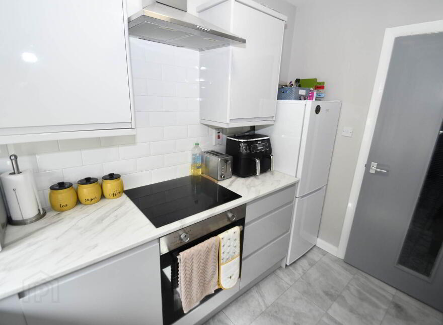 Apt 8, Castleton Court, Osborne Park, Lisburn Road, Belfast, BT9 6HA