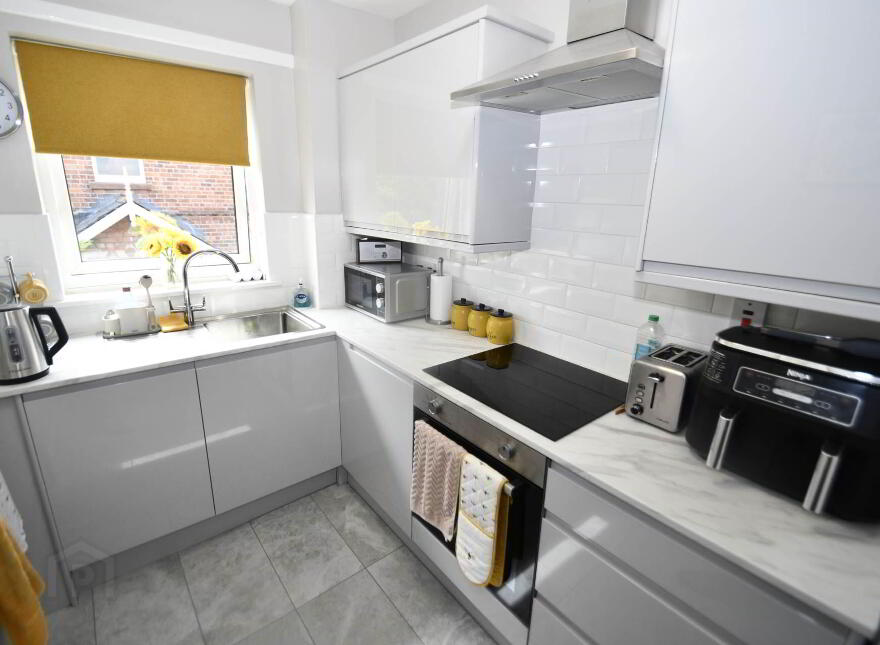 Apt 8, Castleton Court, Osborne Park, Lisburn Road, Belfast, BT9 6HA