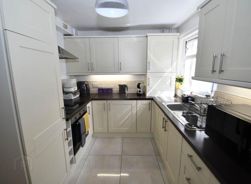 2 Clondara Parade, Falls Road, Belfast, BT12 6ES