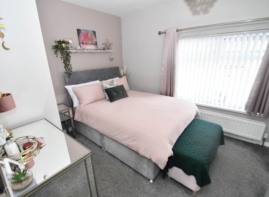 2 Clondara Parade, Falls Road, Belfast, BT12 6ES