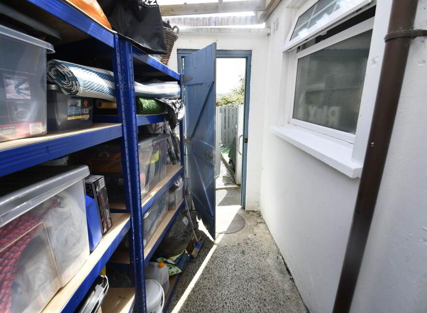 2 Clondara Parade, Falls Road, Belfast, BT12 6ES