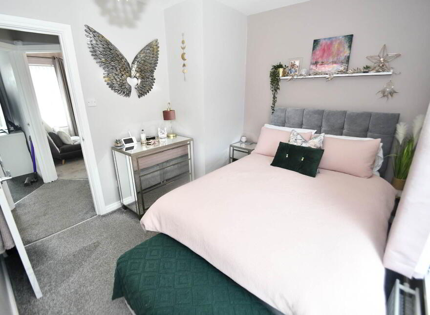 2 Clondara Parade, Falls Road, Belfast, BT12 6ES