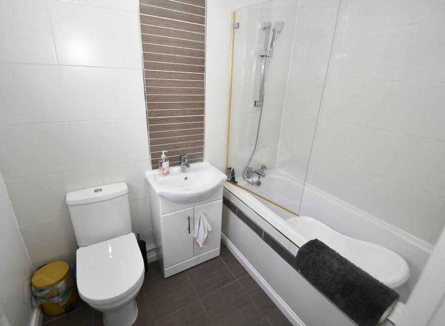 2 Clondara Parade, Falls Road, Belfast, BT12 6ES