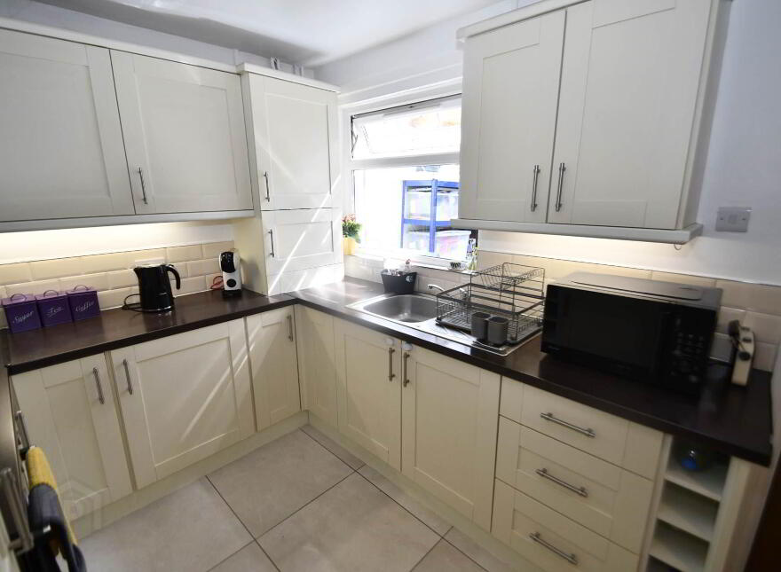 2 Clondara Parade, Falls Road, Belfast, BT12 6ES