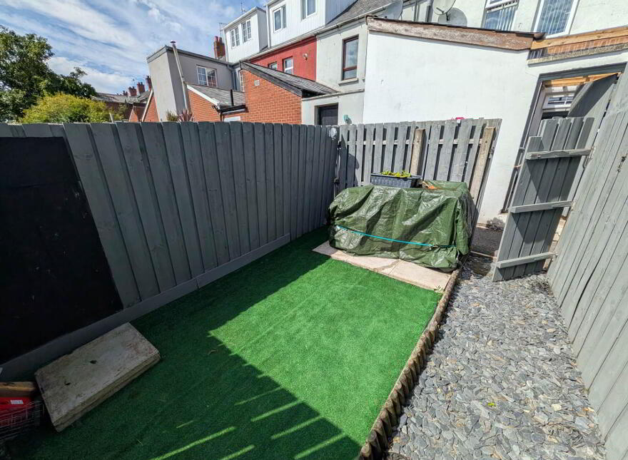 2 Clondara Parade, Falls Road, Belfast, BT12 6ES