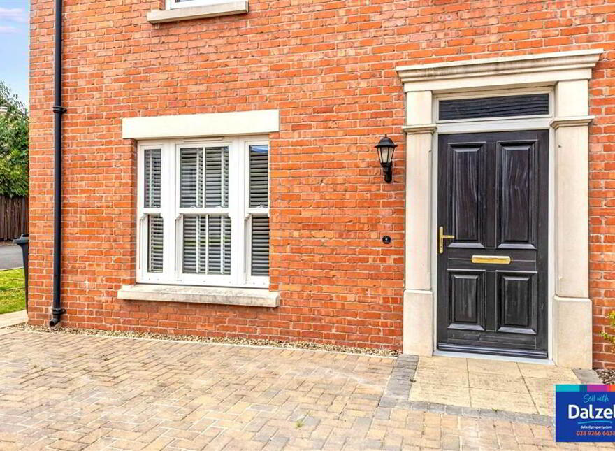 10 Ballantine Square, Lisburn, BT27 5FU