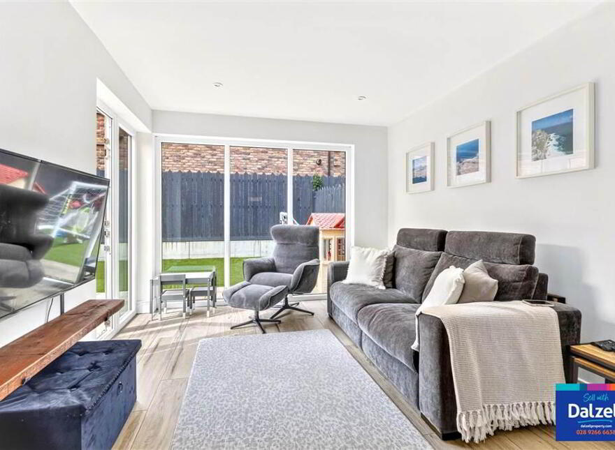 10 Ballantine Square, Lisburn, BT27 5FU