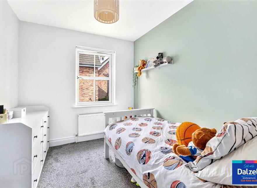 10 Ballantine Square, Lisburn, BT27 5FU