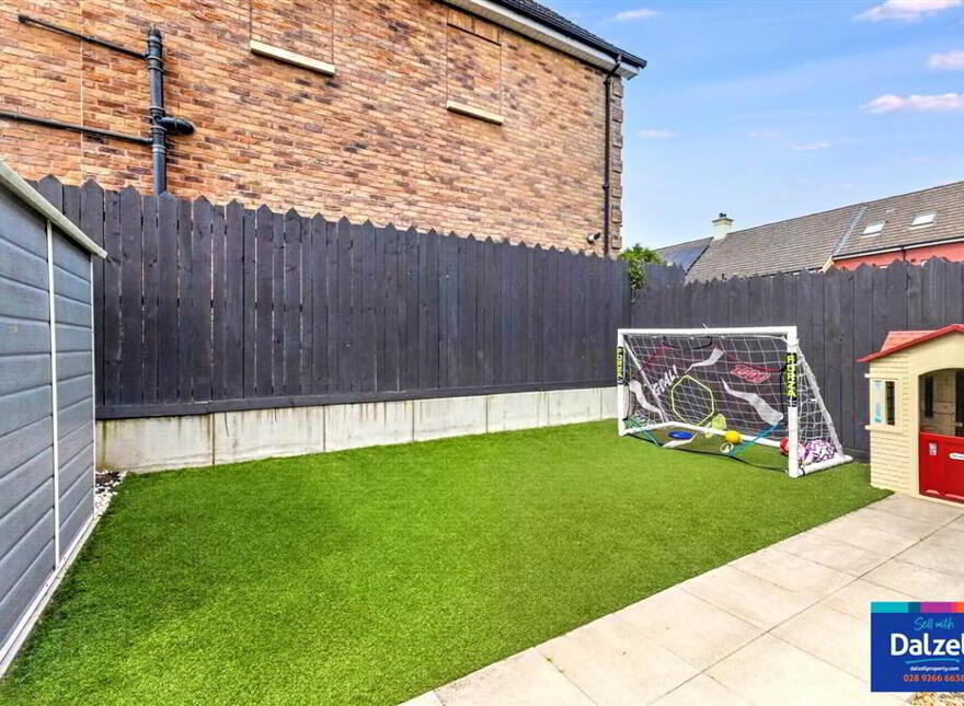 10 Ballantine Square, Lisburn, BT27 5FU