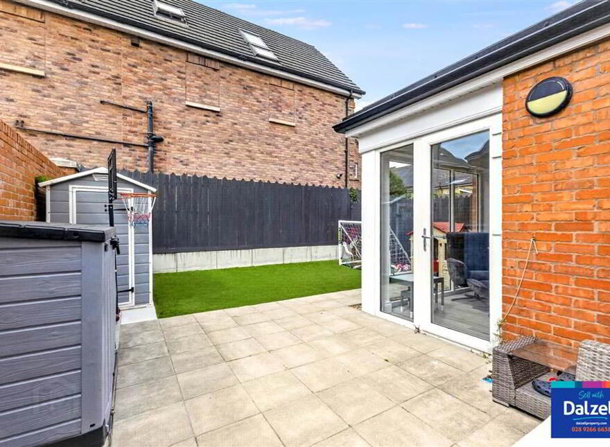 10 Ballantine Square, Lisburn, BT27 5FU