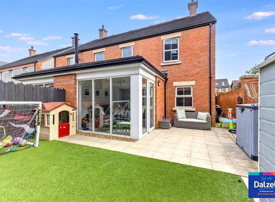 10 Ballantine Square, Lisburn, BT27 5FU