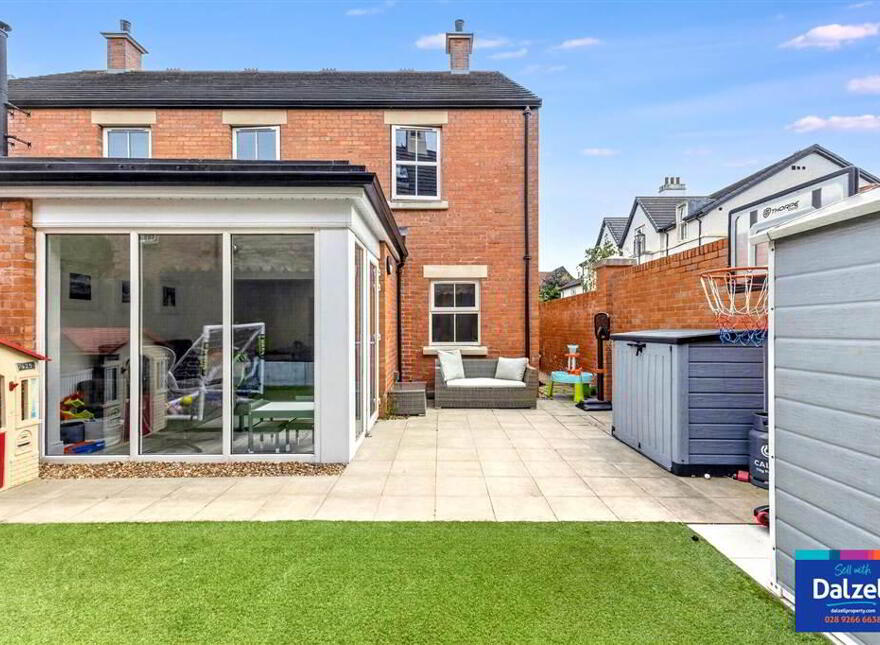 10 Ballantine Square, Lisburn, BT27 5FU
