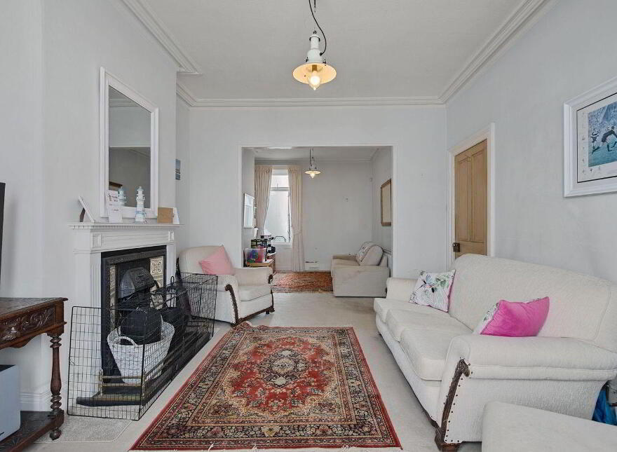 20 Ballyholme Esplanade, Bangor, BT20 5LZ