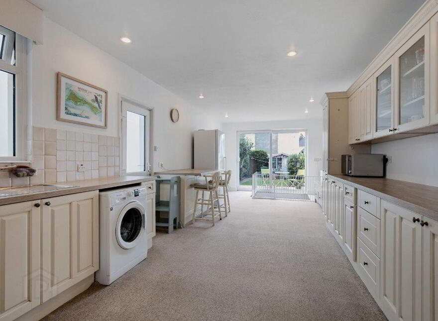 20 Ballyholme Esplanade, Bangor, BT20 5LZ
