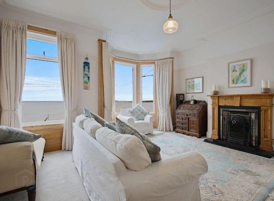 20 Ballyholme Esplanade, Bangor, BT20 5LZ