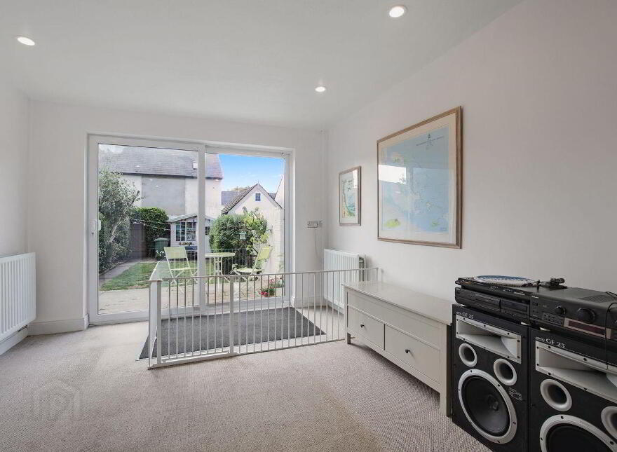 20 Ballyholme Esplanade, Bangor, BT20 5LZ