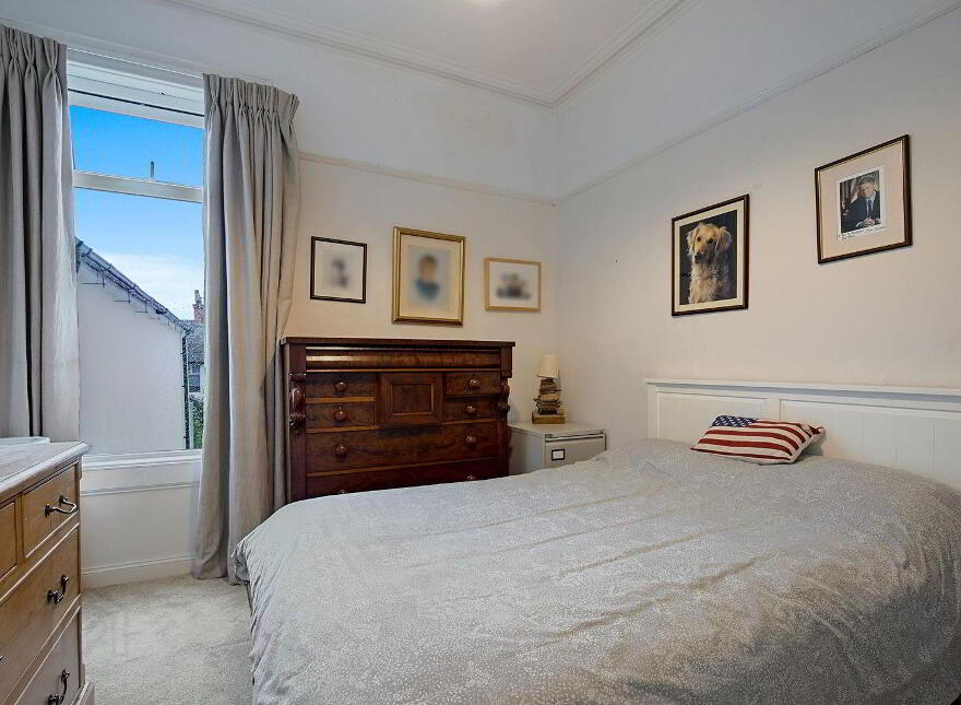 20 Ballyholme Esplanade, Bangor, BT20 5LZ