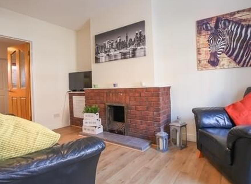 30 Runnymede Parade, Tates Avenue, Belfast South, Belfast, BT12 6NF