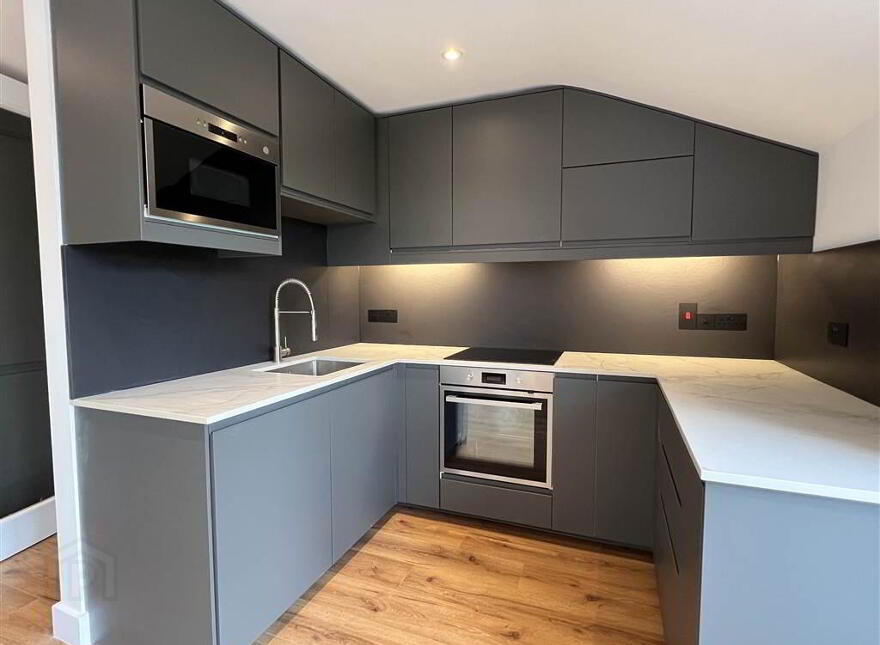 Balmoral Manor, 78 Balmoral Avenue, Belfast, BT9 6NY