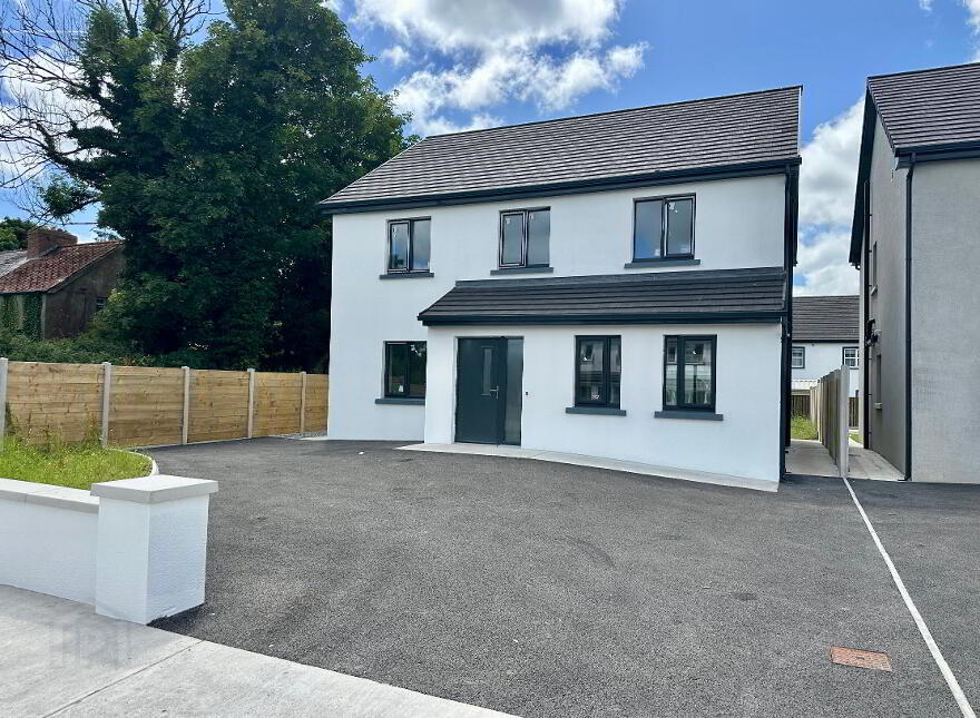 1 The Downs, Keenaghan, Ballymote, F56HD79