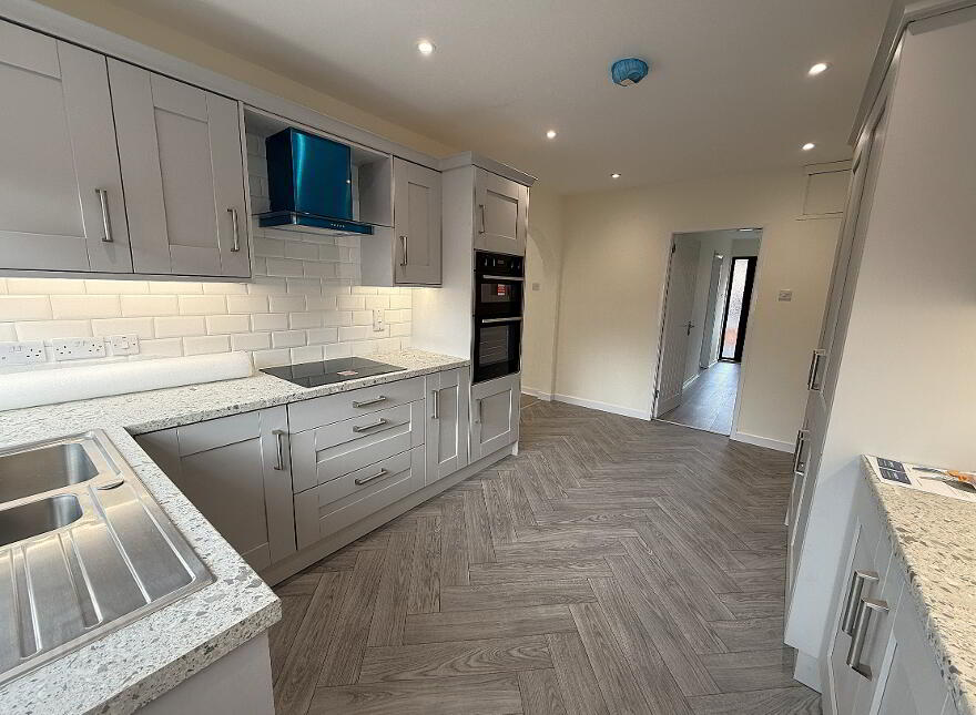 25 Rosslyn Park, Lisburn, BT28 1UP