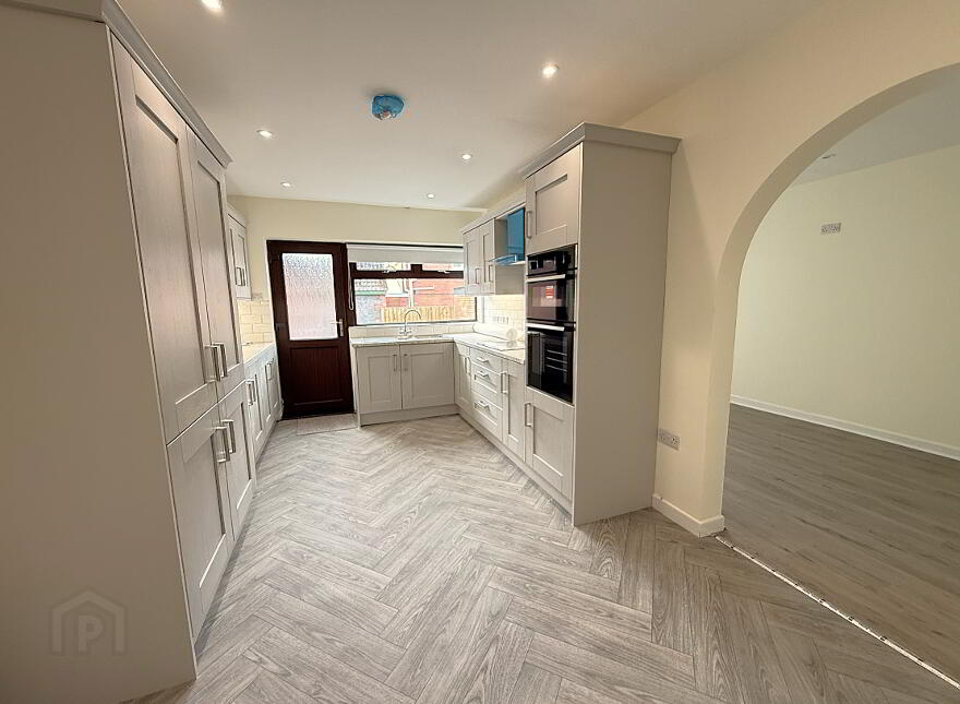 25 Rosslyn Park, Lisburn, BT28 1UP