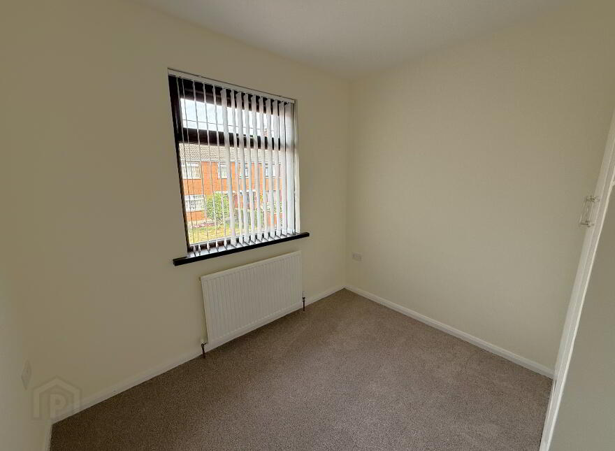 25 Rosslyn Park, Lisburn, BT28 1UP