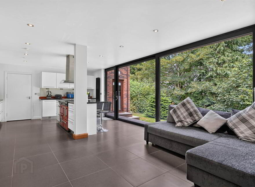 2 Shelling Park, Ravarnet, Lisburn, BT27 5NY
