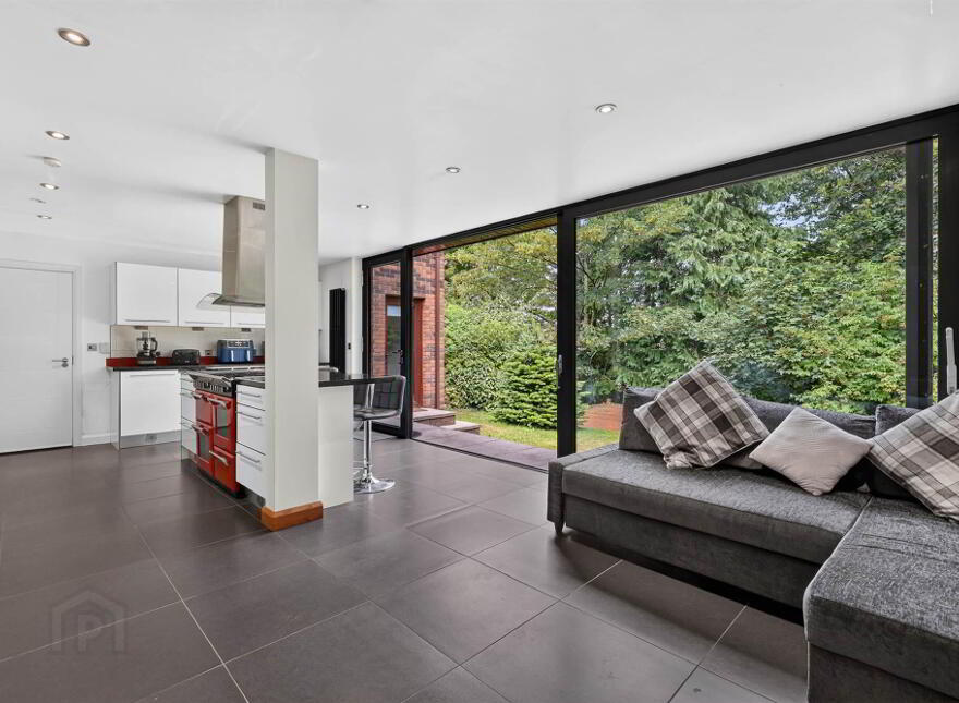 2 Shelling Park, Ravarnet, Lisburn, BT27 5NY