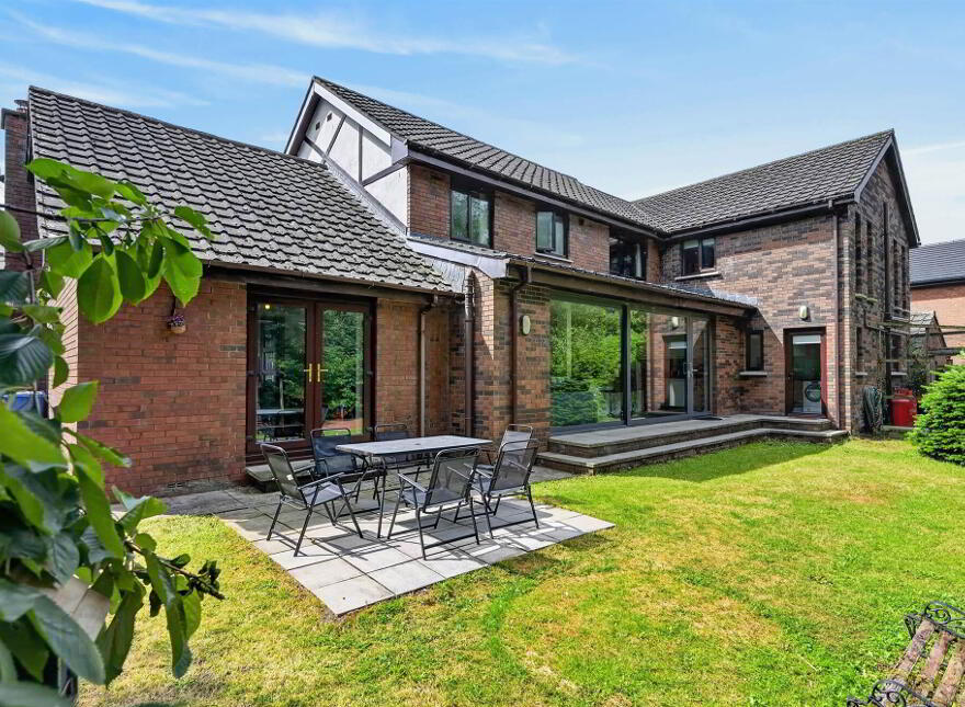 2 Shelling Park, Ravarnet, Lisburn, BT27 5NY