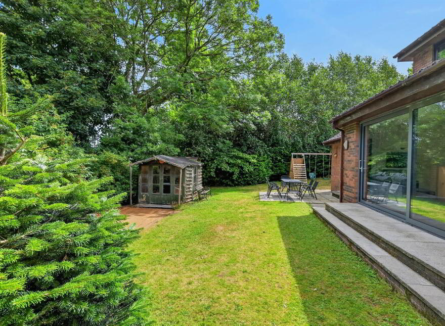 2 Shelling Park, Ravarnet, Lisburn, BT27 5NY