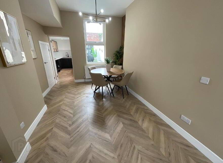 79 Bloomfield Avenue, Belfast, BT5 5AA