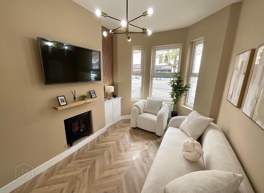 79 Bloomfield Avenue, Belfast, BT5 5AA