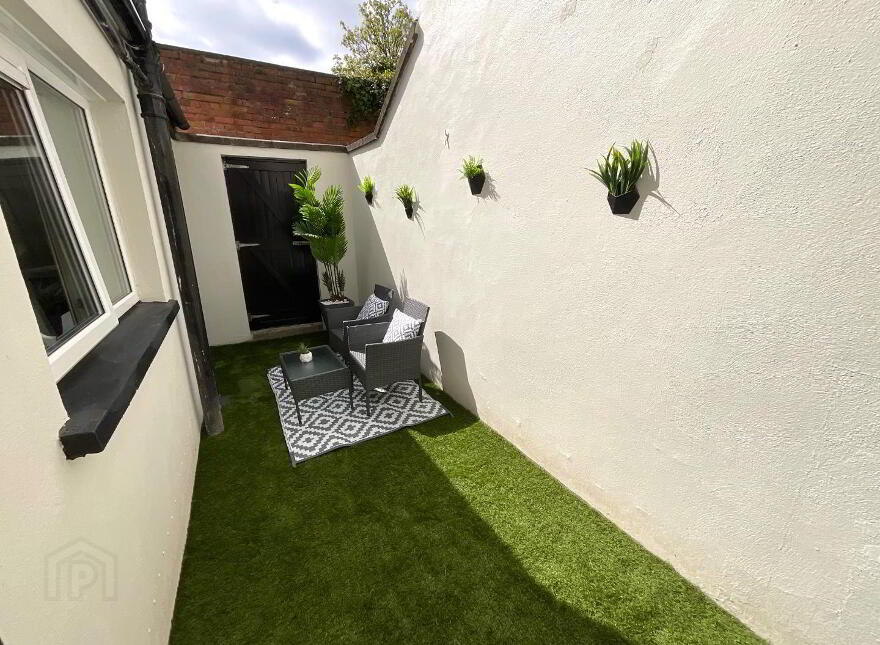 79 Bloomfield Avenue, Belfast, BT5 5AA