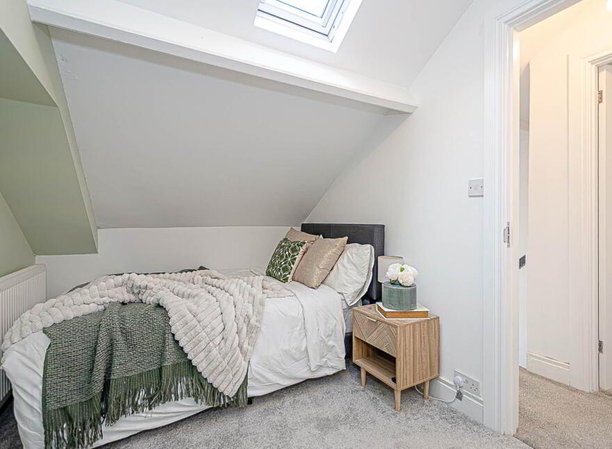33 Woodcot Avenue, Bloomfield/ Ballyhackamore, Belfast, BT5 5JB