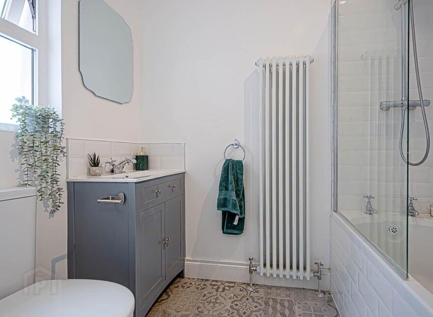 33 Woodcot Avenue, Bloomfield/ Ballyhackamore, Belfast, BT5 5JB