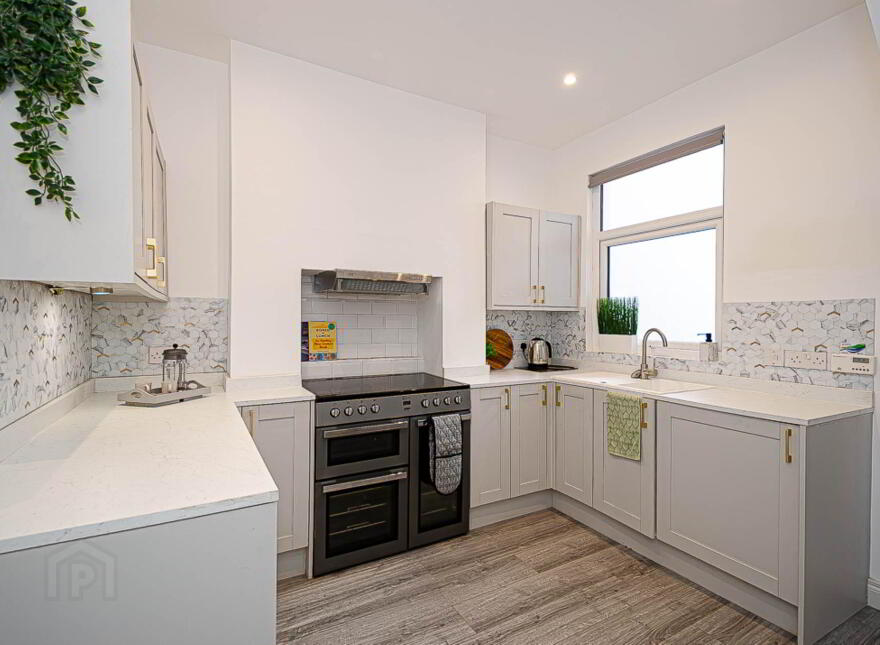 33 Woodcot Avenue, Bloomfield/ Ballyhackamore, Belfast, BT5 5JB