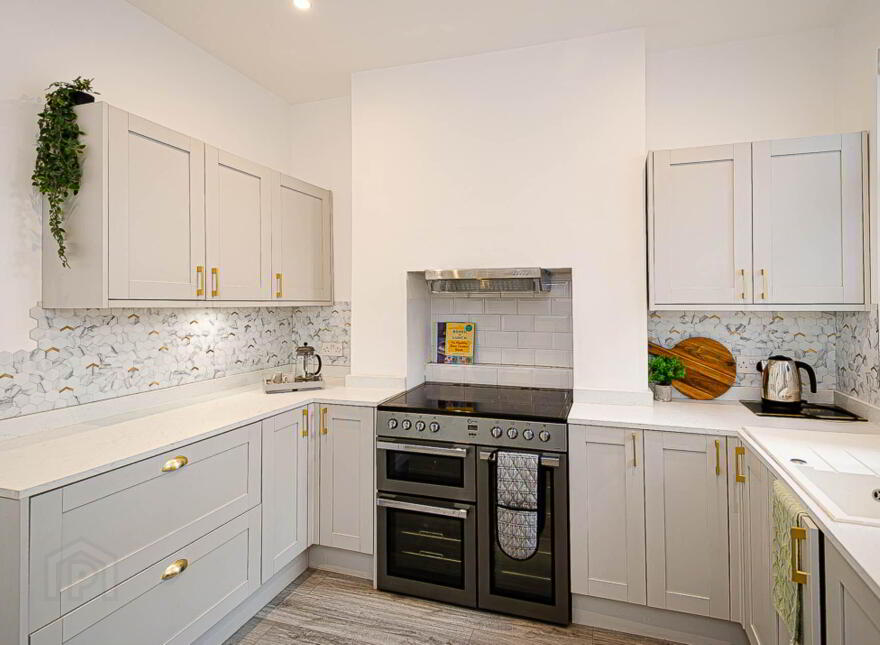 33 Woodcot Avenue, Bloomfield/ Ballyhackamore, Belfast, BT5 5JB