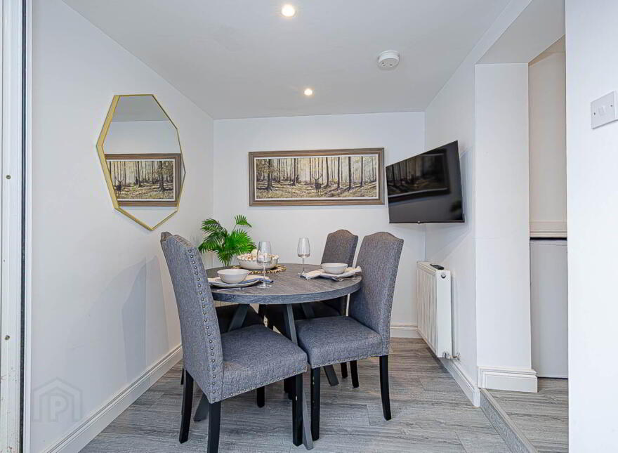33 Woodcot Avenue, Bloomfield/ Ballyhackamore, Belfast, BT5 5JB