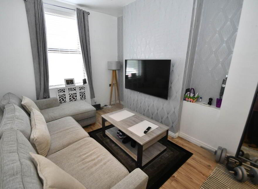 44 Nansen Street, Falls Road, Belfast, BT12 6AT