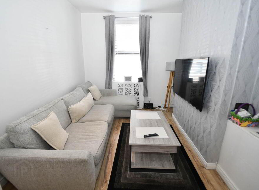 44 Nansen Street, Falls Road, Belfast, BT12 6AT