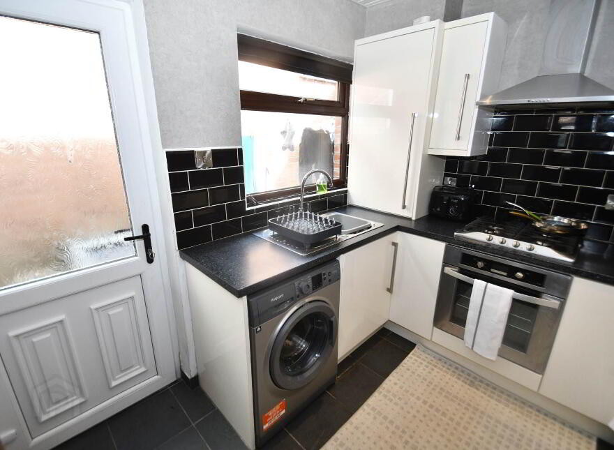 44 Nansen Street, Falls Road, Belfast, BT12 6AT