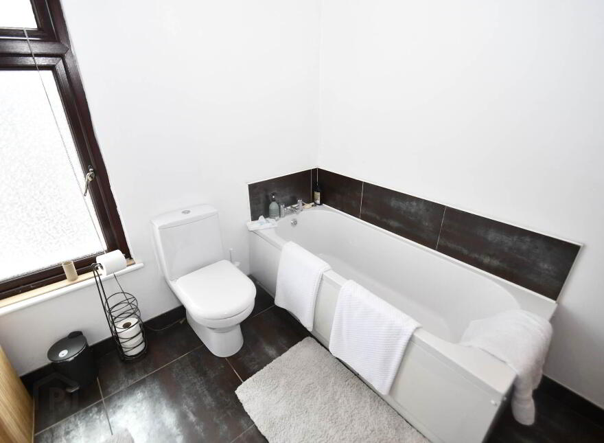 44 Nansen Street, Falls Road, Belfast, BT12 6AT